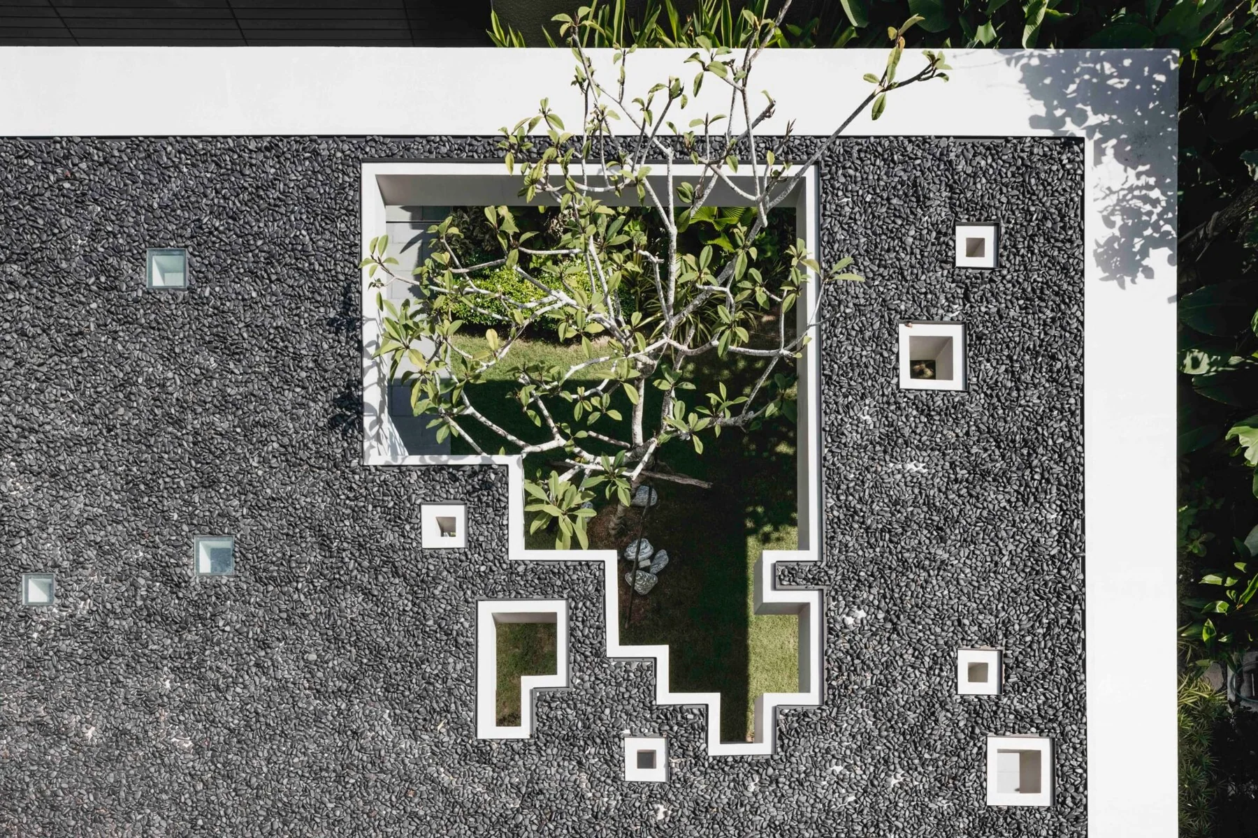 AR43%20Architects%20 %20Perforated%20House%20 %209%20Saraca%20Road%201, Design Authority