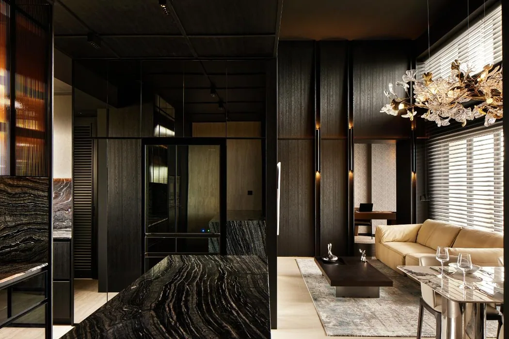 BLACK N WHITE HAUS