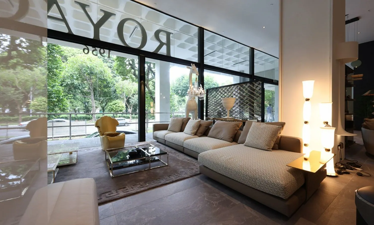 Royal Interiors: Where Heritage Whispers & Modernity Speaks