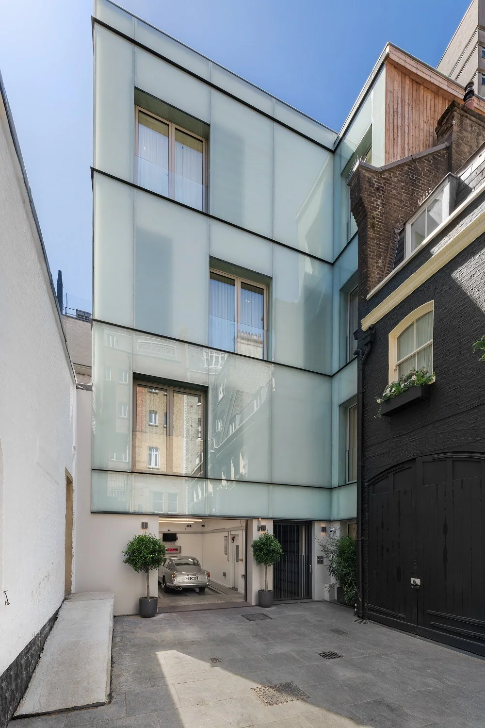 Down Street Mews by Scott Brownrigg, view 2