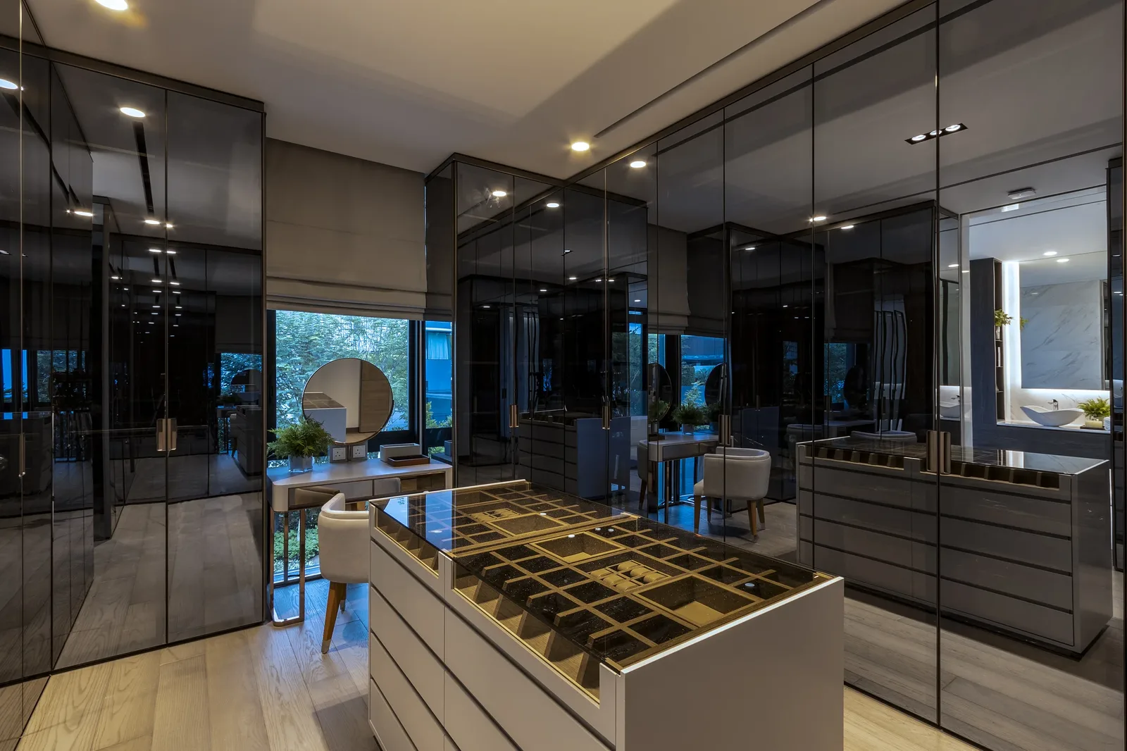 SuMisura &mdash; Rimadesio glass-front mirrored wardrobe system in master suite