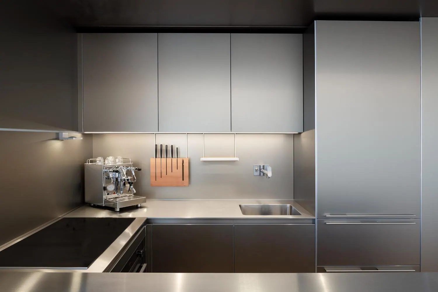 ZA Parama Int 002 003 Nv HR, Design Authority