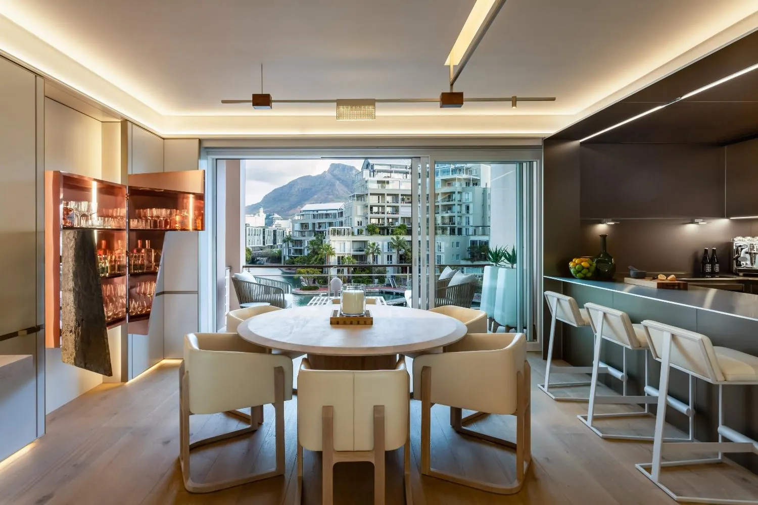 ZA Parama Int 003 017 Nv HR, Design Authority
